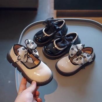 Детские Лоферы на платформе из черной лакированной кожи с бантом для малышей, Модная обувь на плоской подошве для маленьких девочек, Четырехсезонная Элегантная обувь для детей 26-36 лет
