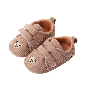 Замшевые туфли для маленьких девочек и мальчиков на нескользящей мягкой подошве с мультяшным медведем, обувь для первых прогулок малышей